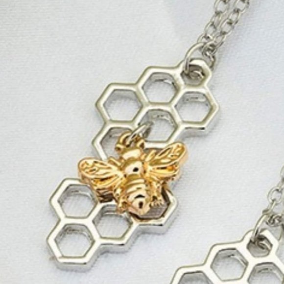 New *RARE* Silver Honeycomb Bumble Bee Necklace - Picture 2 of 10